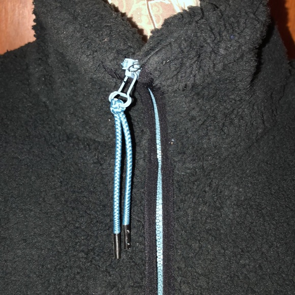 NWT Urban Outfitters black sherpa jacket with blue zippers and corduroy details - Picture 7 of 13